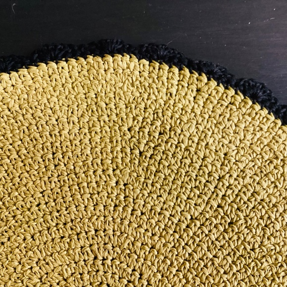 Crochet Ruffia Round Scalloped Placemats Set Of 4 Green Black Handcrafted 15” - Picture 5 of 9